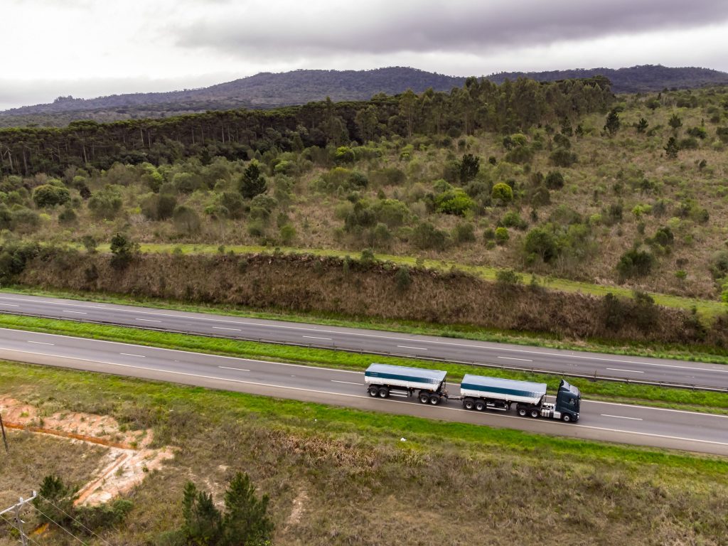 Volvo FH no transporte rodoviário de cargas